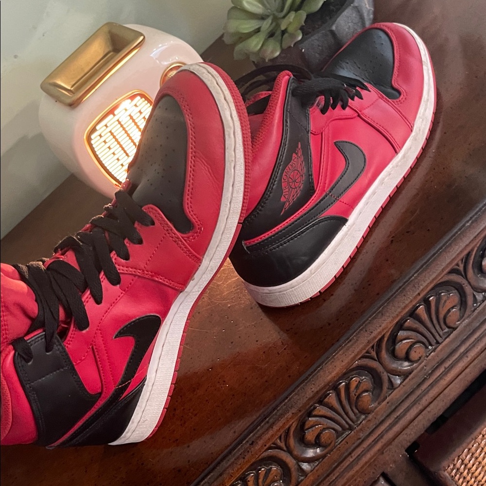 Nike men’s Black and Red High-Top Sneakers - Picture 3 of 4
